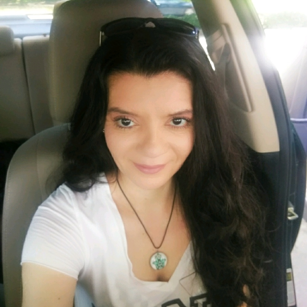 Meet your Posher, Cynthia